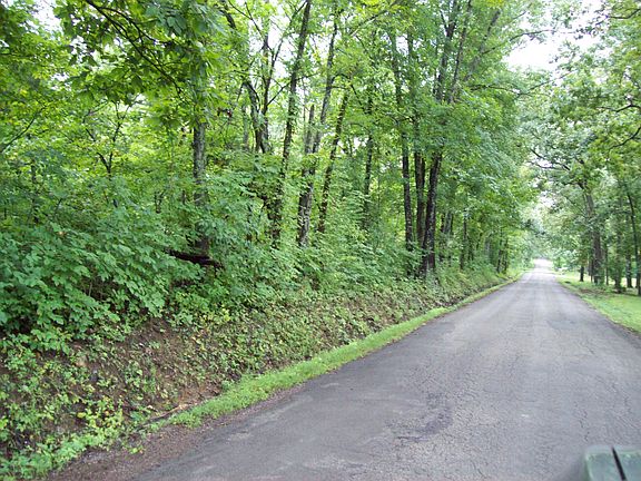 2nd image of 4001 Highway 221