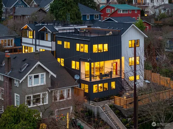 3913 Eastern Avenue N, Seattle, WA 98103