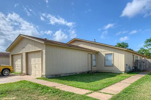 6906 Deep Cir #B Photo 1
