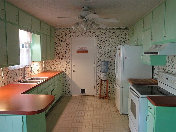 4th image of 1903 Oaklawn Dr