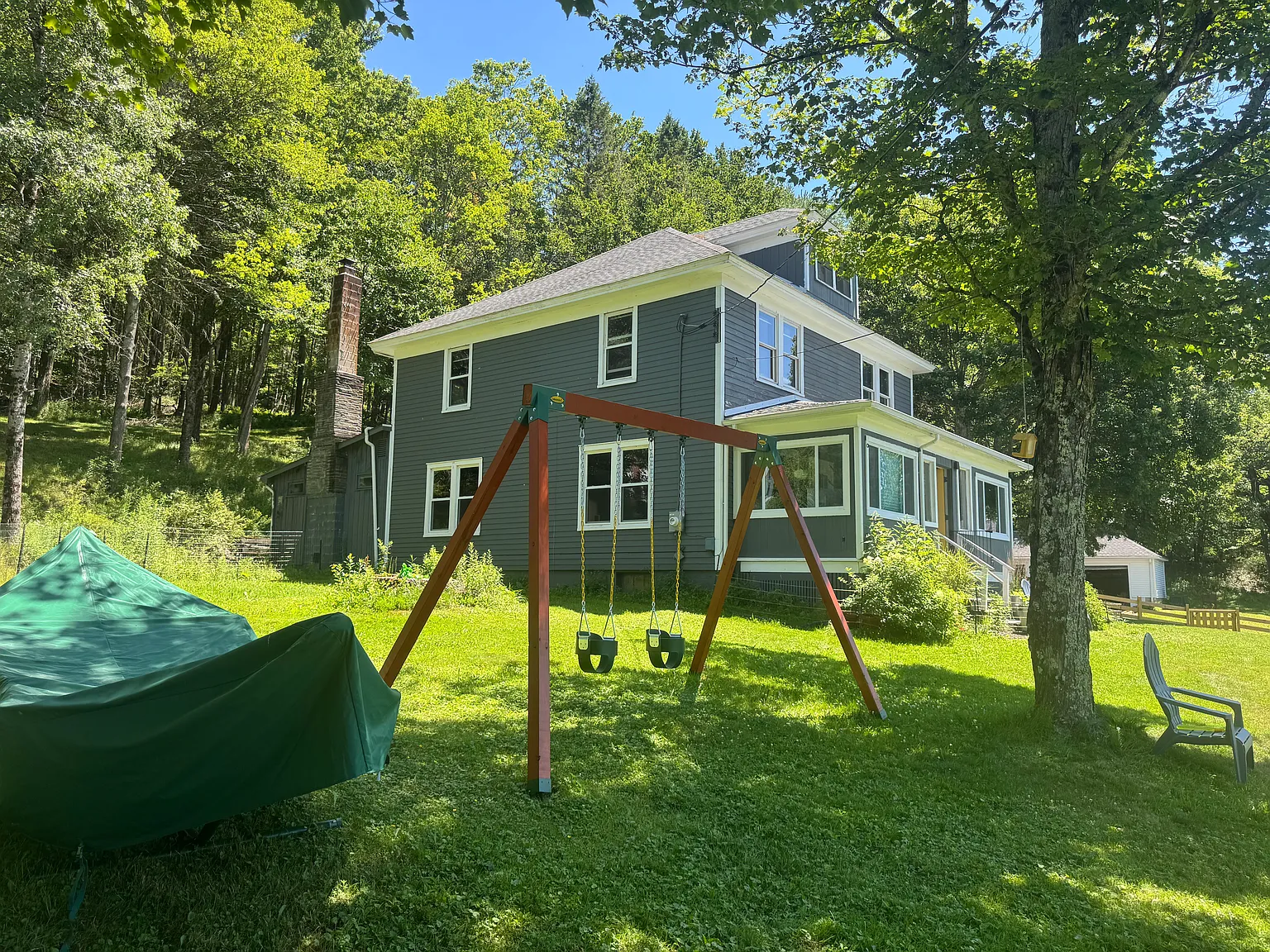 4 bed, 2500 sqft, $3,500 — Photo 2