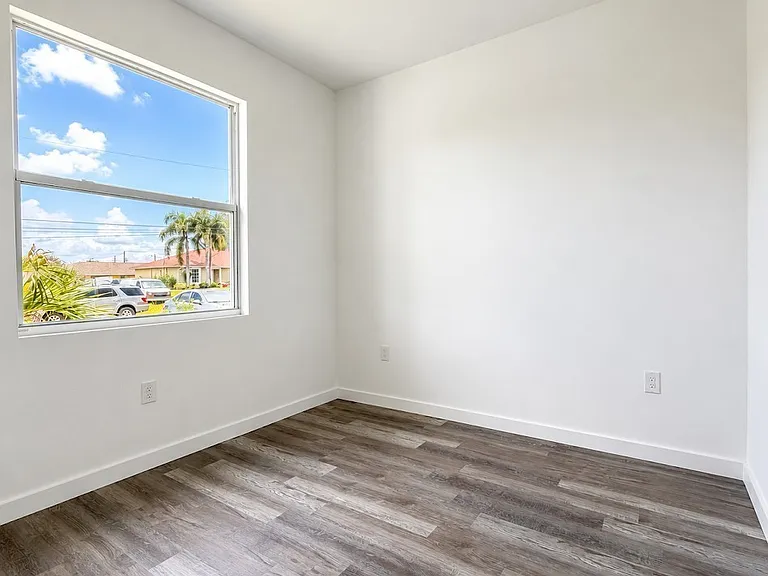 1130 Harold Ave S — Photo 12