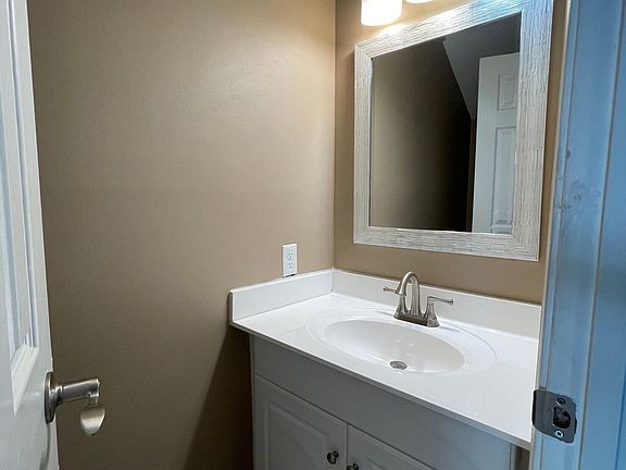 5th image of 107 Honey Tree Ct
