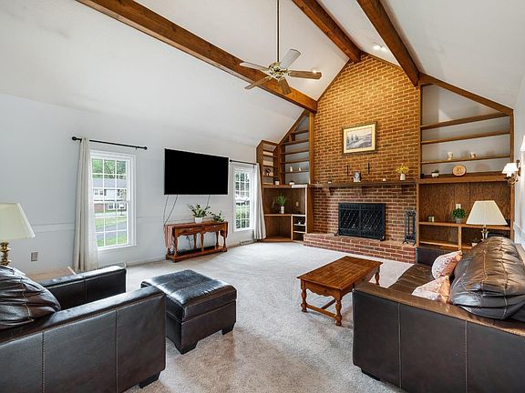 5th image of 301 Quail Meadows Dr