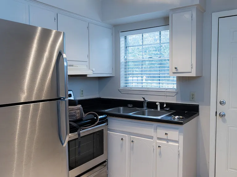 322 Steele Blvd — Photo 3