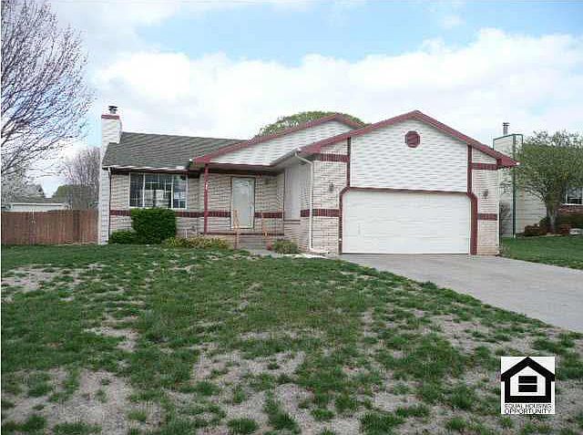 1st image of 702 Lakepoint Dr #Hud181182091
