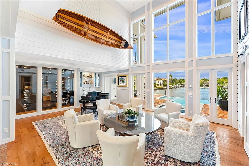 4 bed, 5.5 bath, 6130 sqft, $40,000 — Photo 1