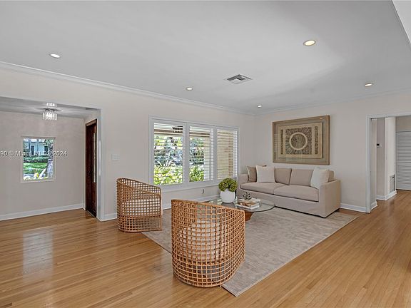 2nd image of 1020 Placetas Ave