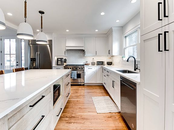 5th image of 59 Settlers Landing Ln