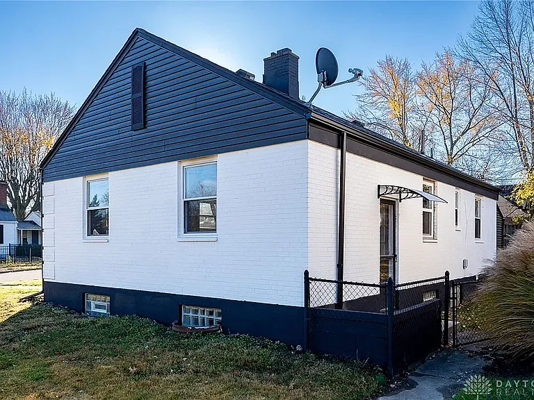 3001 Delaine Ave — Photo 4