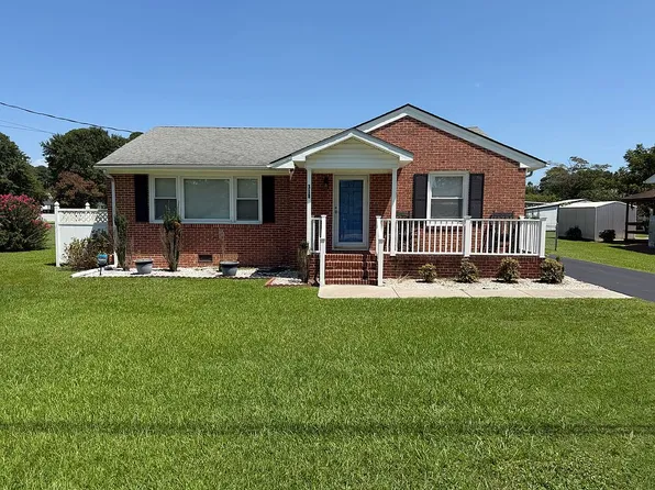 318 Underwood St, Clinton, NC 28328