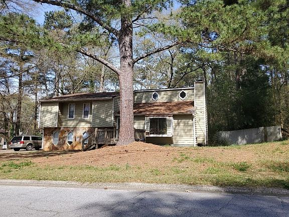 3rd image of 3885 Lester Woods Dr