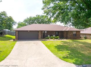 1509 N 9th St, Van Buren, AR 72956