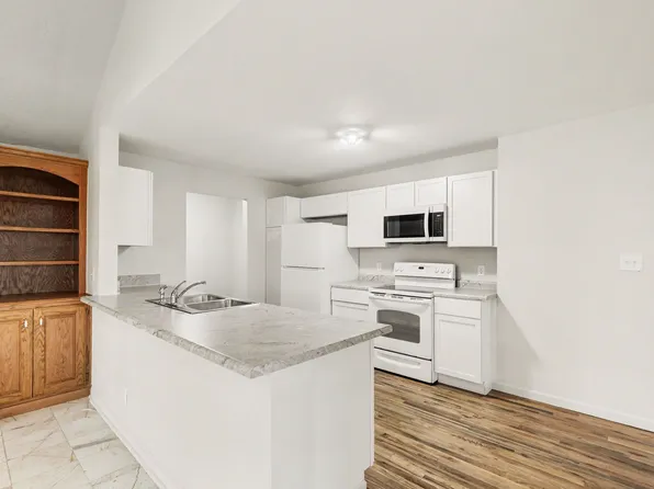 801 NW Black Twig Ln, Lees Summit, MO 64081