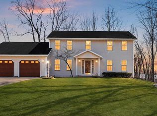 1367 Whirthington Ct, Suamico, WI 54173