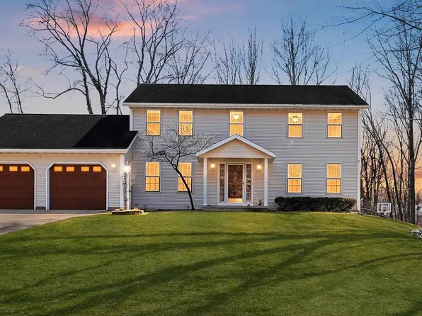 1367 Whirthington Ct, Suamico, WI 54173