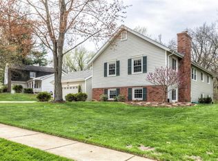 15061 Country Ridge Dr, Chesterfield, MO 63017