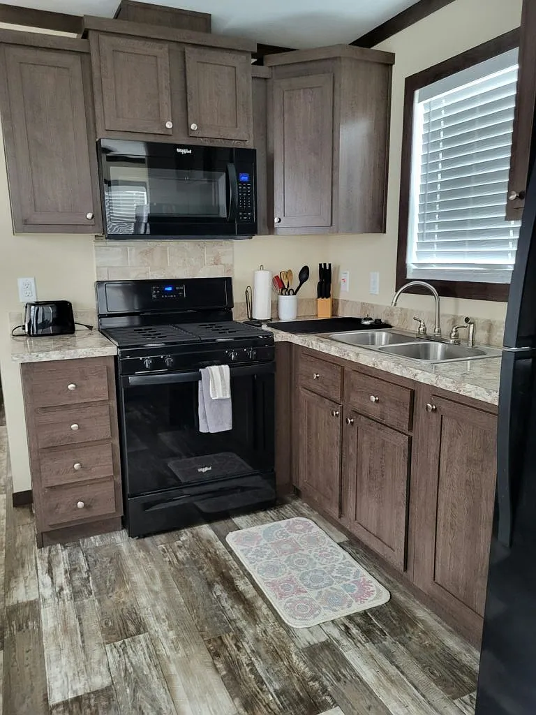 1 bed, 1.0 bath, 385 sqft, $1,300 — Photo 2