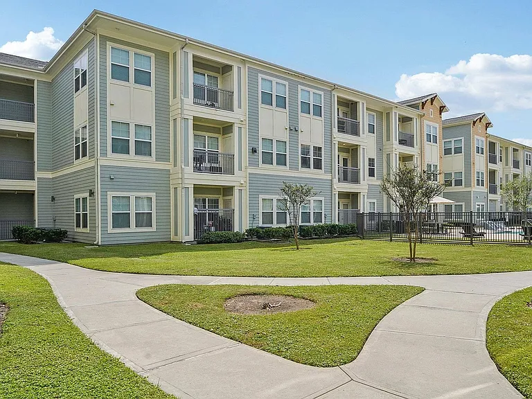 Lush greenery and vibrant outdoor spaces enhance the lifestyle at The Broadway in Houston.