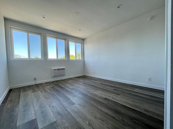 4th image of 8038 Blackburn Ave #7