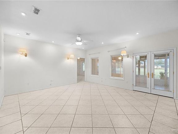 5th image of 3321 E Clubhouse Dr