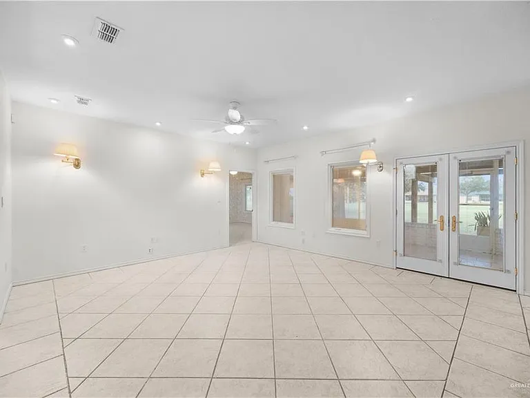3321 E Clubhouse Dr — Photo 5