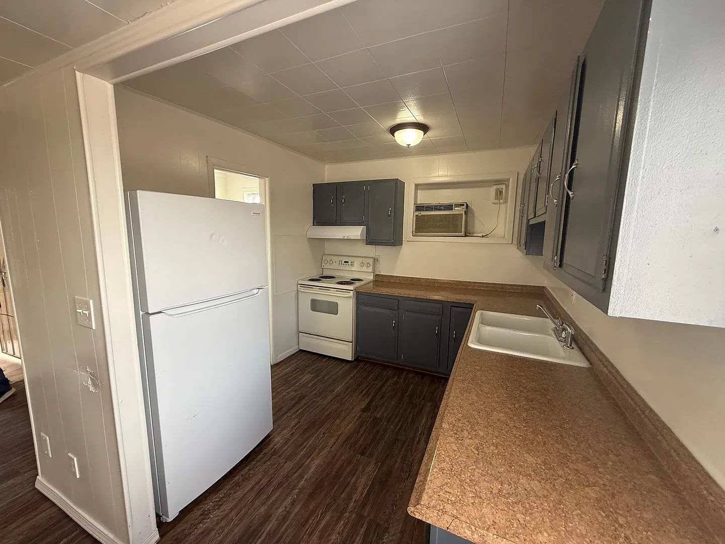 Value Priced Mesa Home For Lease — Photo 1