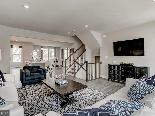 225 Hickory Hollow Ct, Cockeysville, MD 21030