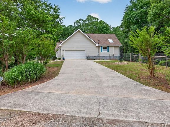 3rd image of 1207 Lakeland Dr