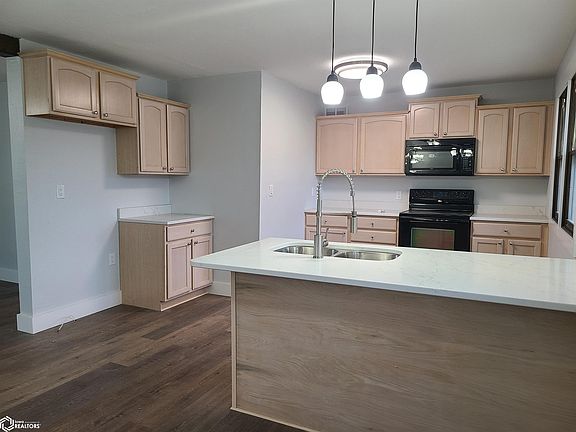 5th image of 902 G Ave W