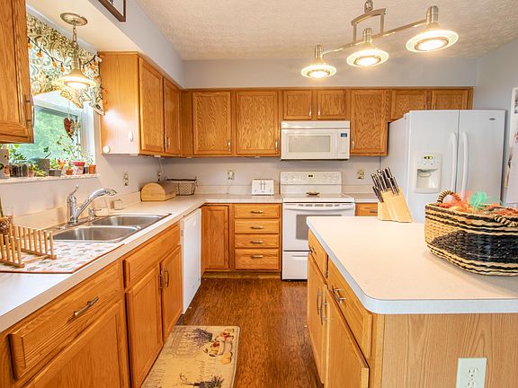 5th image of 4356 Shady Meadows Dr