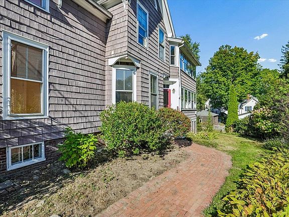 4th image of 12 Holt Street