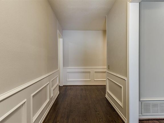 3rd image of 7026 Woodland Dr