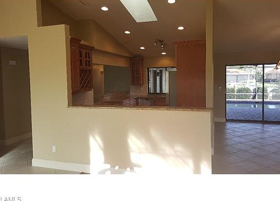 5th image of 5325 SW 10th Ave