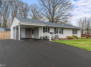 91 Border Rock Rd, Levittown, PA 19057
