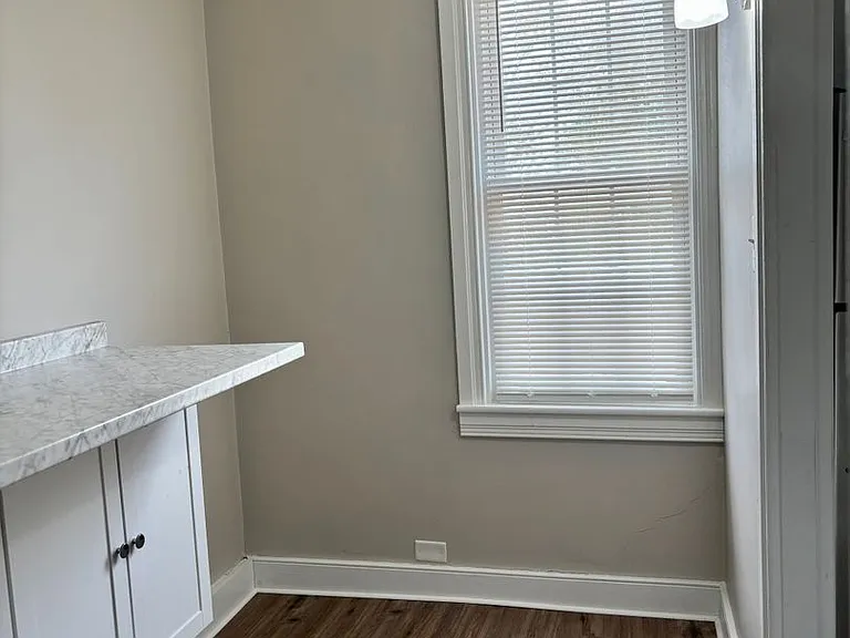 1301 S Queen St — Photo 3