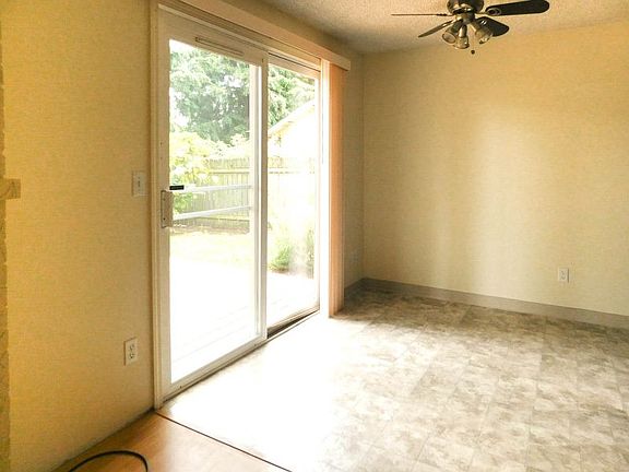 5th image of 807 SE 121st Ave