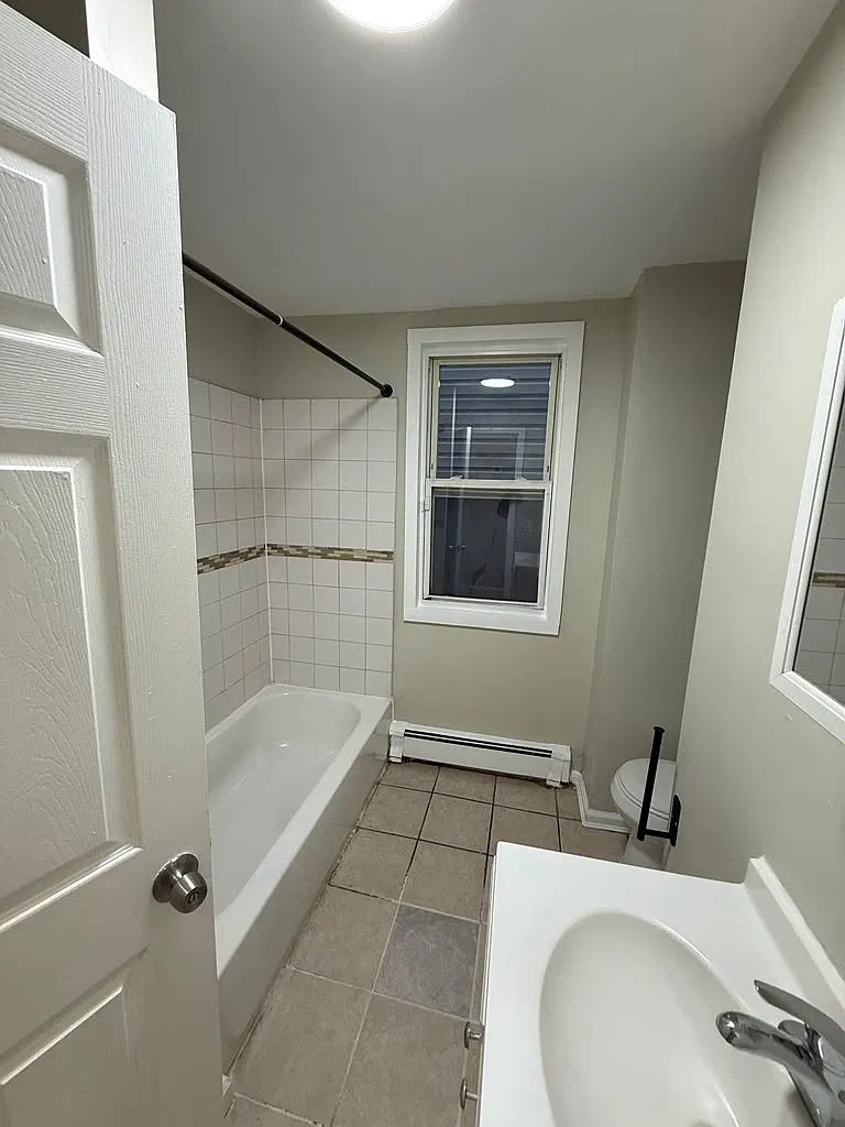 3 bed, $2,100 — Photo 4