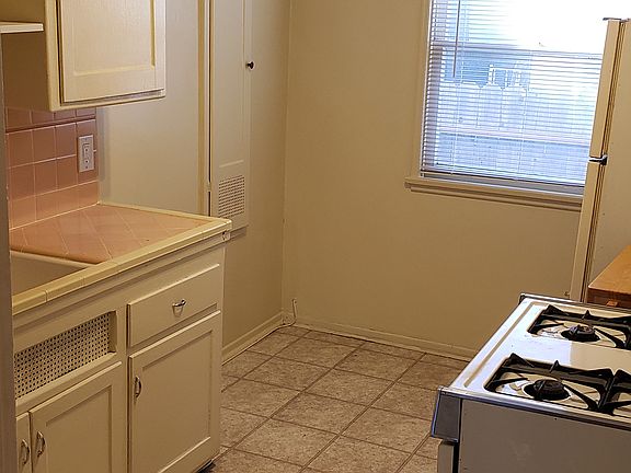 Kitchen large enough for table & chairs