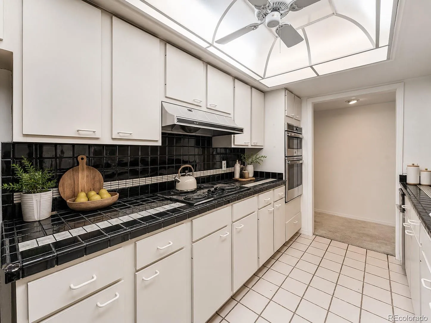 2 bed, 2.0 bath, 2299 sqft, $2,700 — Photo 4