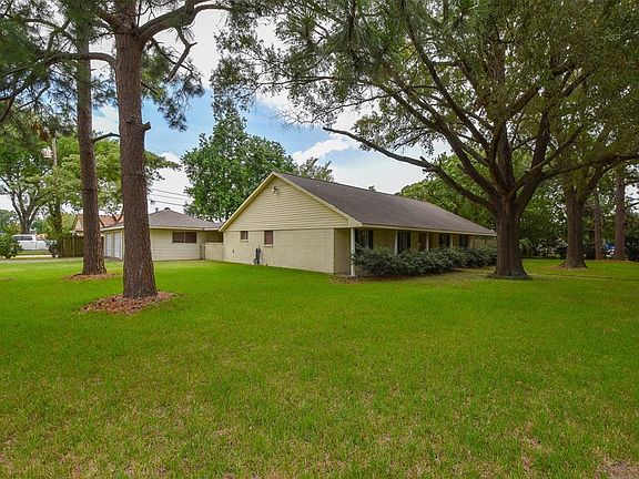 2nd image of 2701 Pickerton Dr