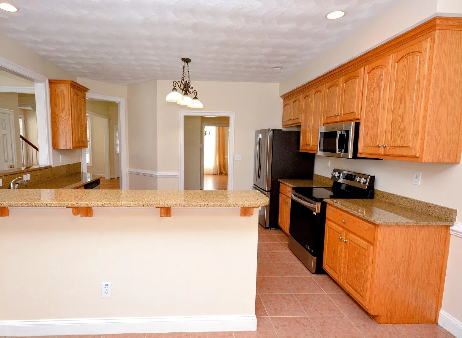 5 bed, 3.5 bath, 3310 sqft, $3,500 — Photo 4