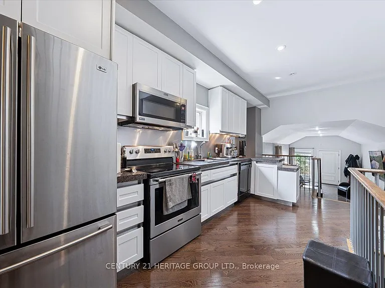 169 King Edward Ave — Photo 13