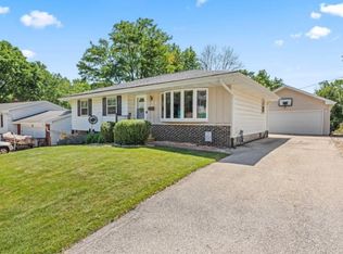 234 Jasper Ln, Waukesha, WI 53188