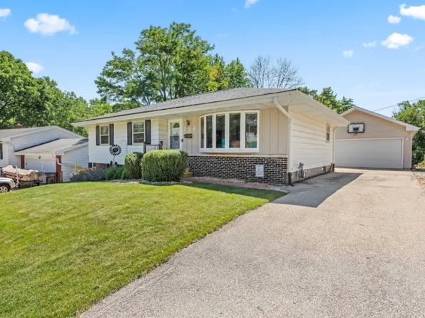 234 Jasper LANE, Waukesha, WI 53188