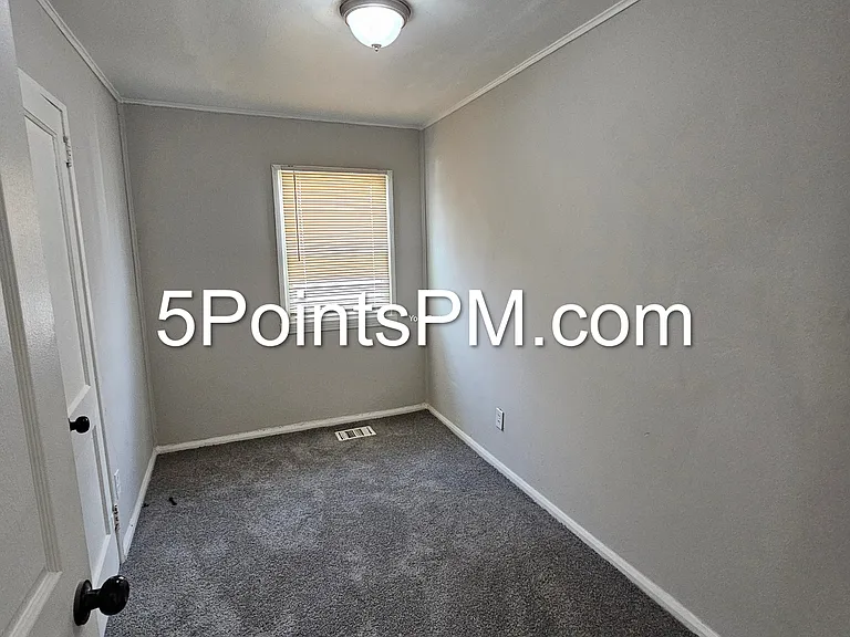 4332 E 143rd St — Photo 3
