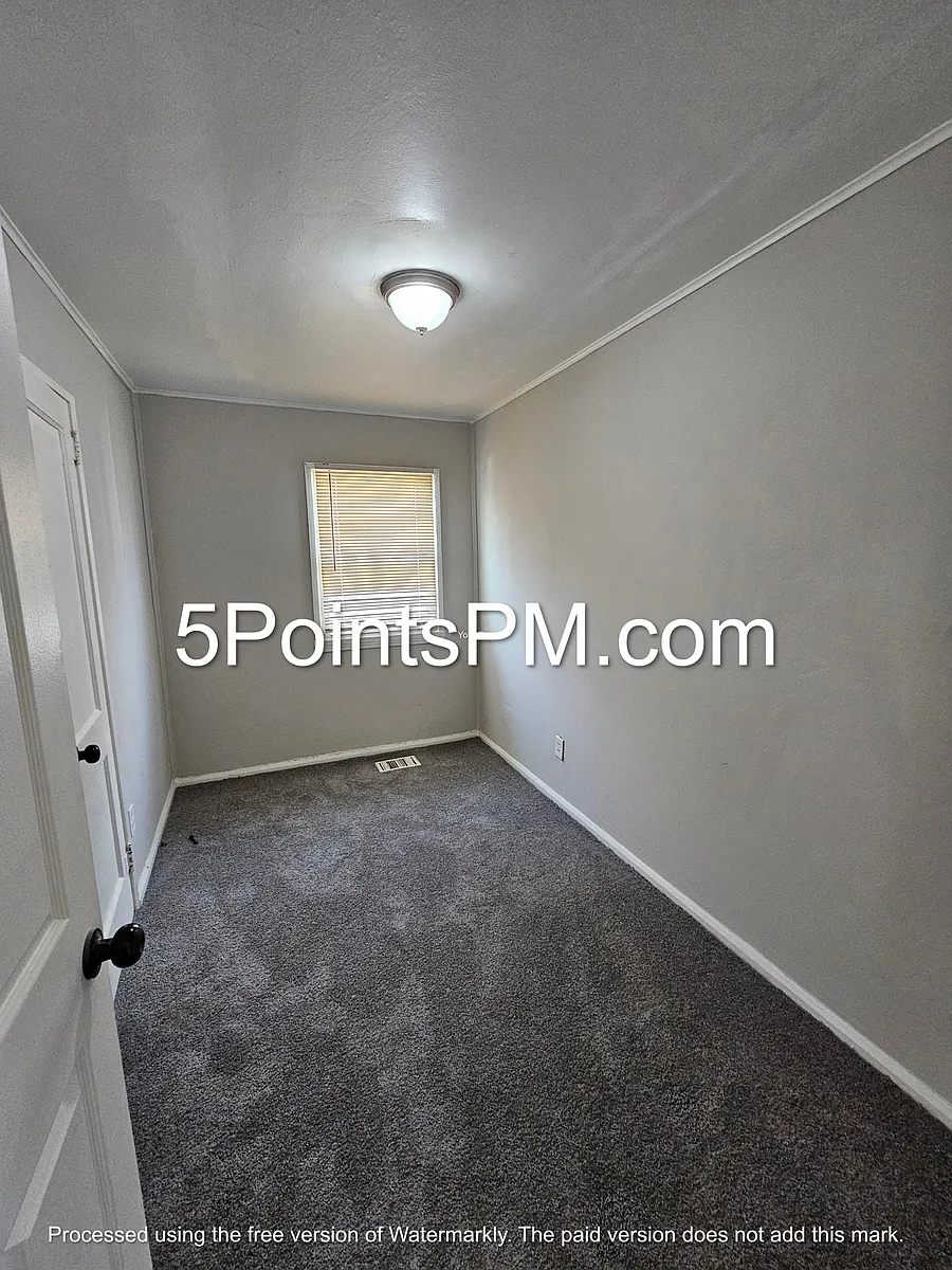 Building Photo - 4332 E 143rd St
