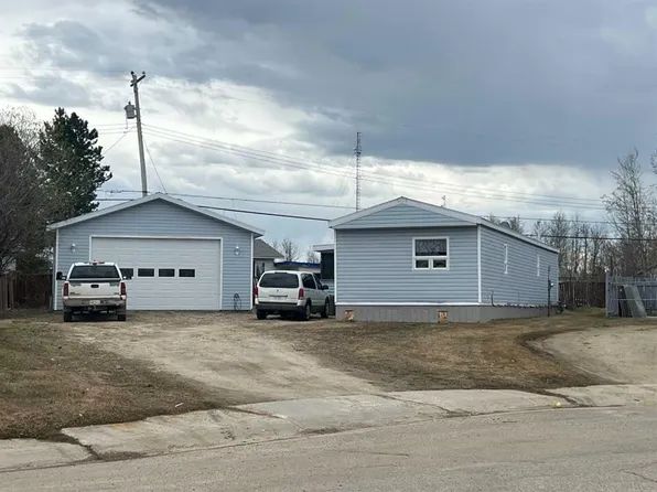 403 NE 9th St, Fox Creek, AB T0H 1P0