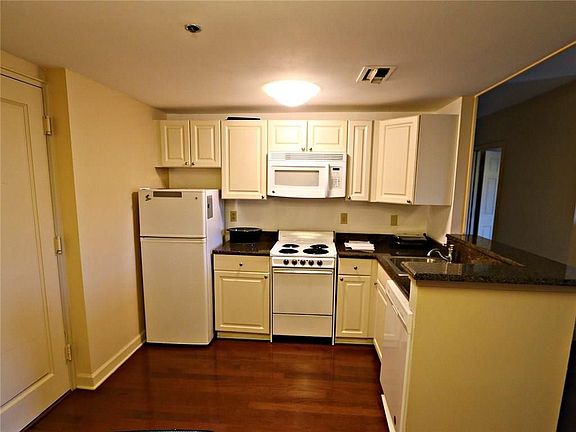4th image of 1205 Saint Charles Ave APT 203