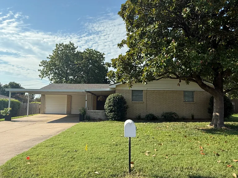109 Redbud Cir — Photo 2
